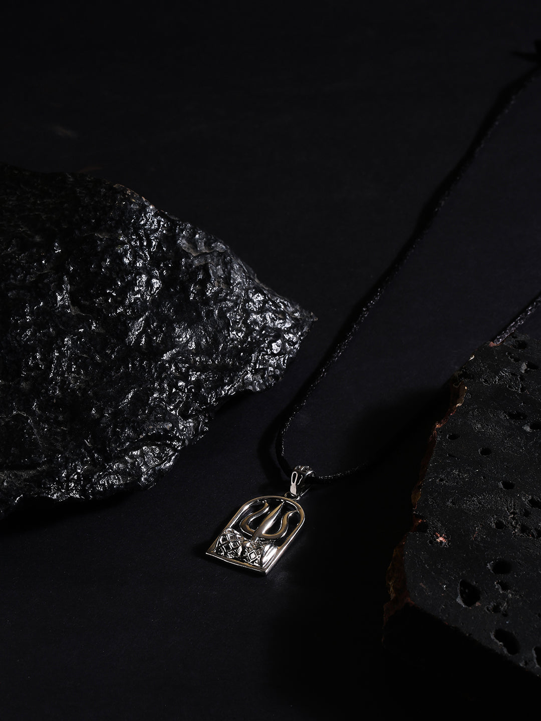 Art Pendant J Cole Pendant Crown – CHAYNE - Main Image